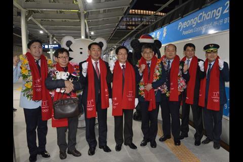 Prime Minister Lee Nak-yon attended the inauguration ceremony at Gangneung station on December 21. (Photo: Kazumiki Miura)